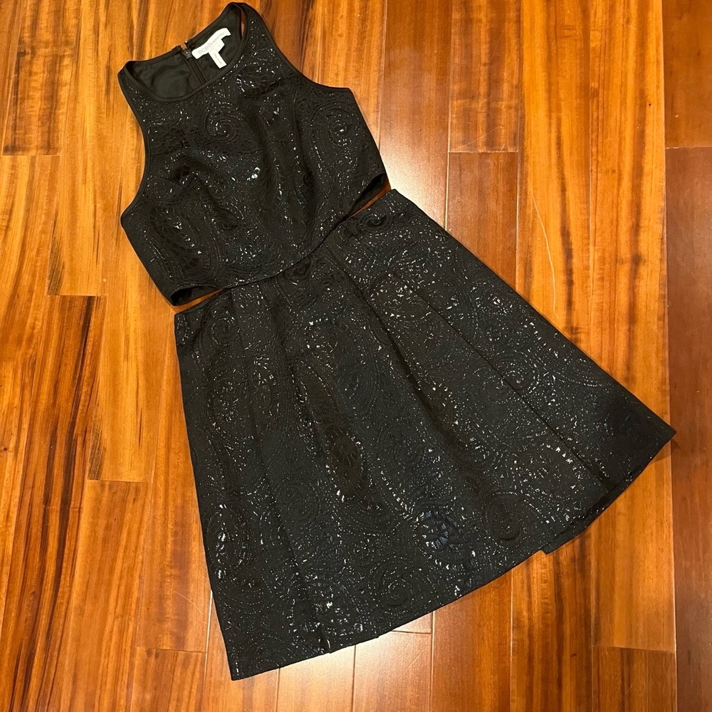 BCBG Black Party Dress Metallic Glitter Paisley Sleeveless Cut Out Flare‎ Sz 2
